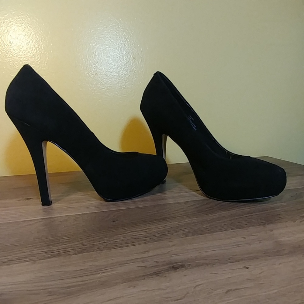 Steve Madden Platform Suede Pumps